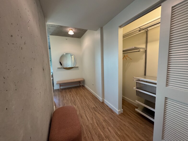 Building Photo - 167 N Desplaines St