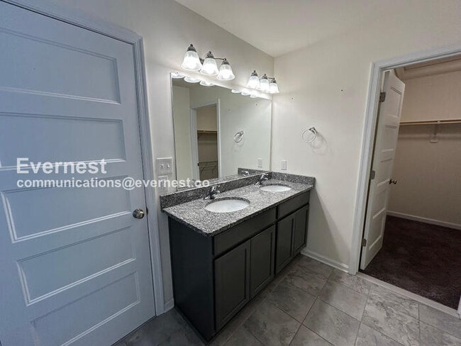 Building Photo - 102 Ridgeway St