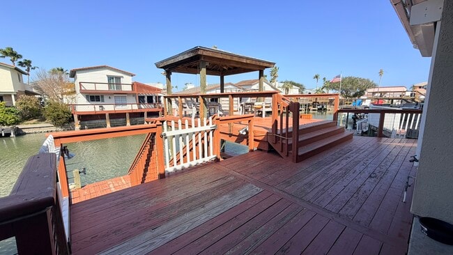 Building Photo - 13806 Primavera Dr