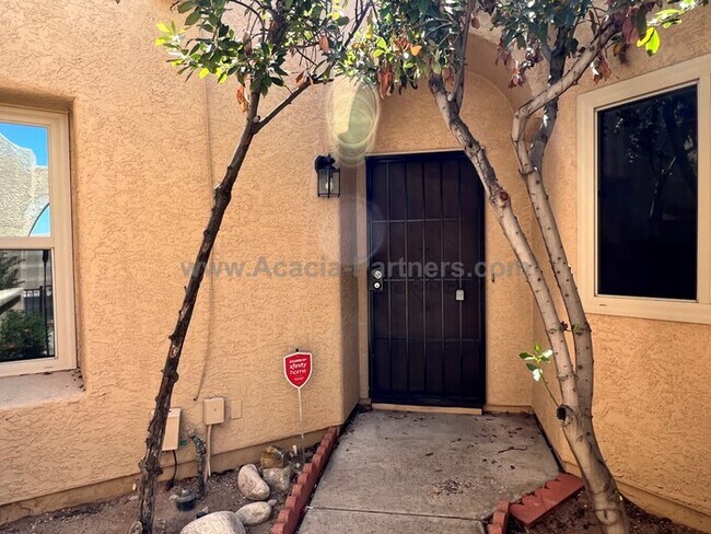 Building Photo - 2 Bdrm/2Bth Townhome