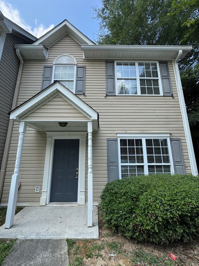 Building Photo - Nice 2/2.5 Townhouse in East Rome- $1,195