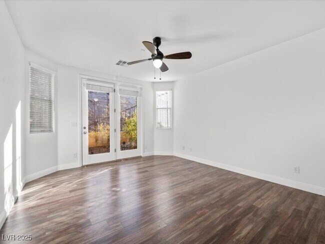 Building Photo - 1159 Calcione Dr