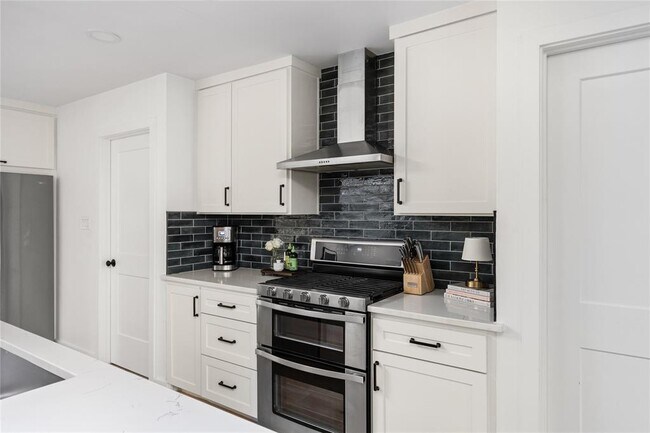 Building Photo - 8704 Clarewood Dr