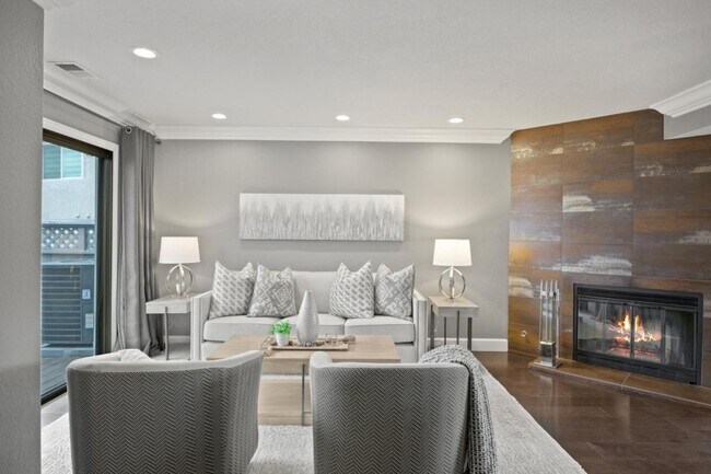 Building Photo - Immaculate 3 Bedroom 2.5 Bath Condominium ...