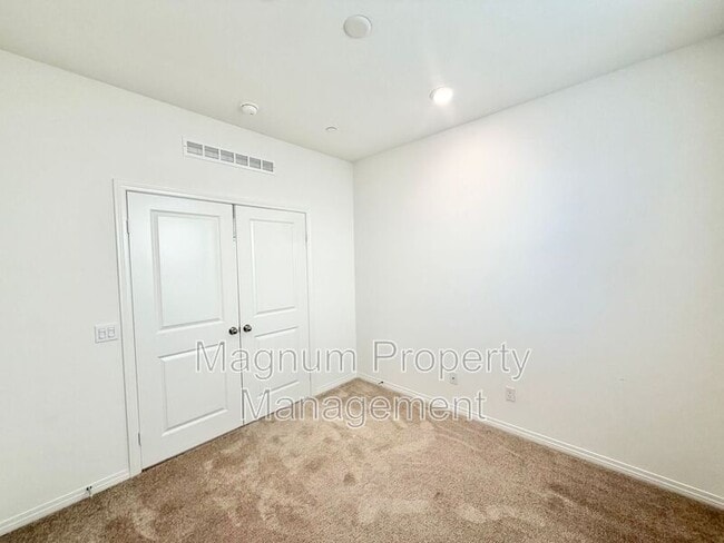 Building Photo - 36980 Camino Spgs Ave