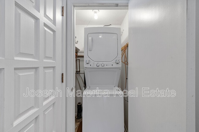 Building Photo - 8 Honey Hill Ln