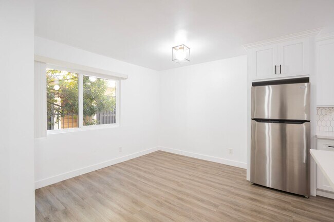 Building Photo - Newly Remodeled Ground Floor 1 Bed / 1 Bath Apartment in Prime West Hollywood