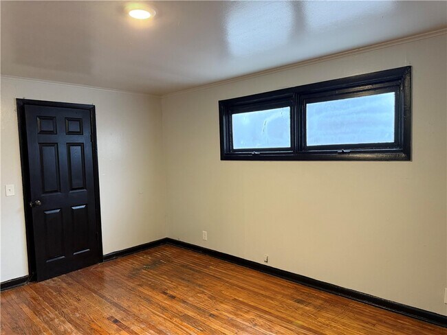 Building Photo - 712-712 Jay St