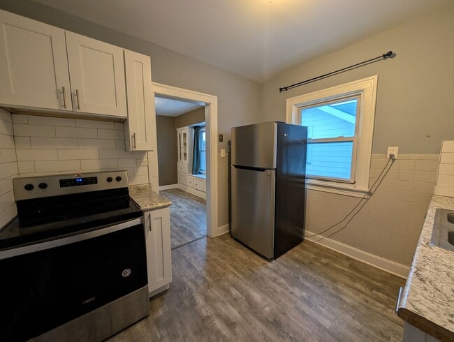 Building Photo - 2184 Wascana Ave