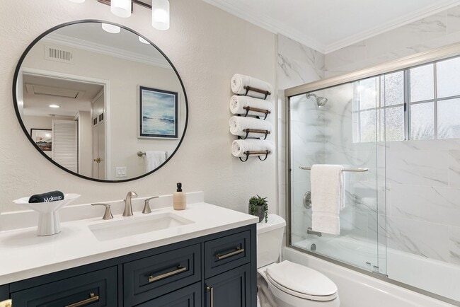 Building Photo - Furnished 3BR PB Gem – Walk to Beach & Bay