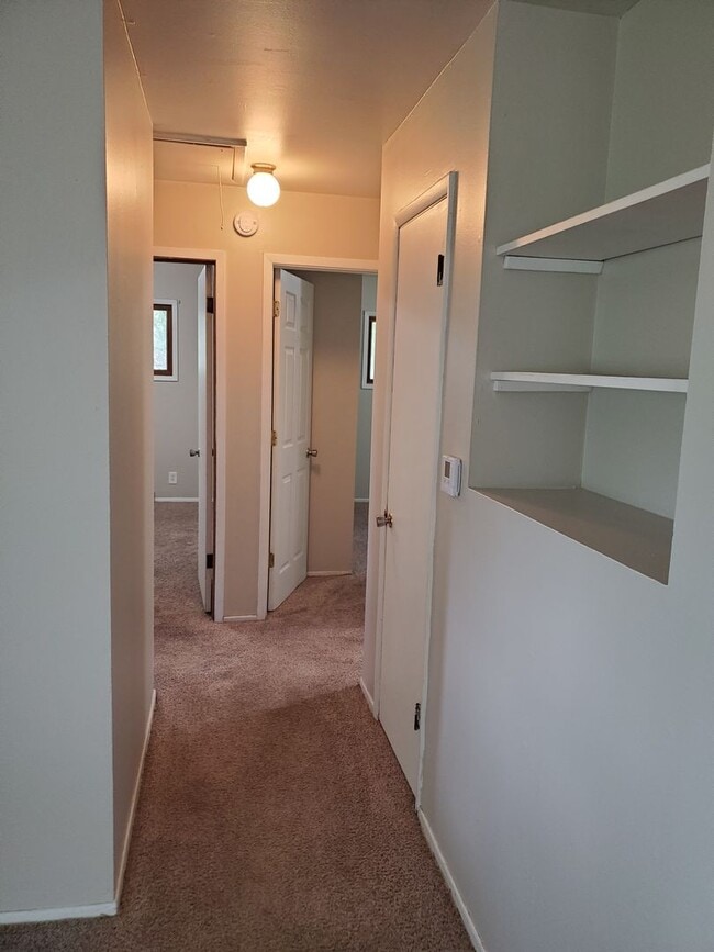 Building Photo - 3 bedroom 1 bath house in Davenport