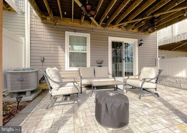 Building Photo - 23810 Myrtle Glen Way