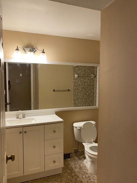 Building Photo - 9301 SW 92nd Ave