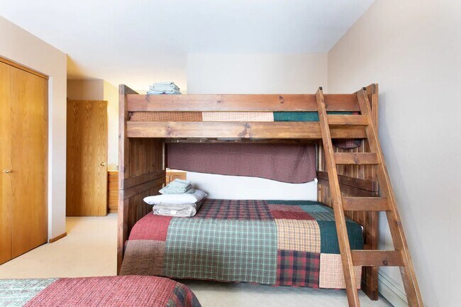 Building Photo - 716 Lagoon Dr