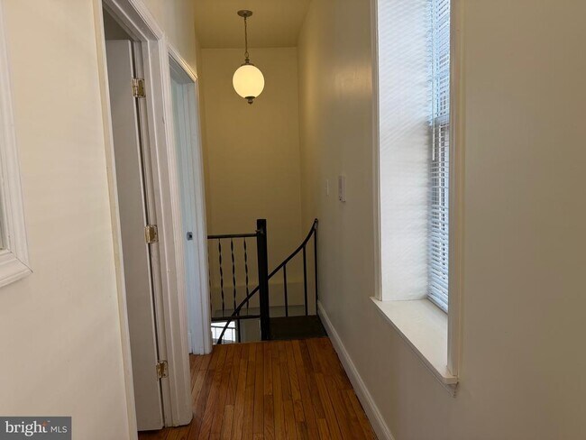 Building Photo - 922 S 49th St