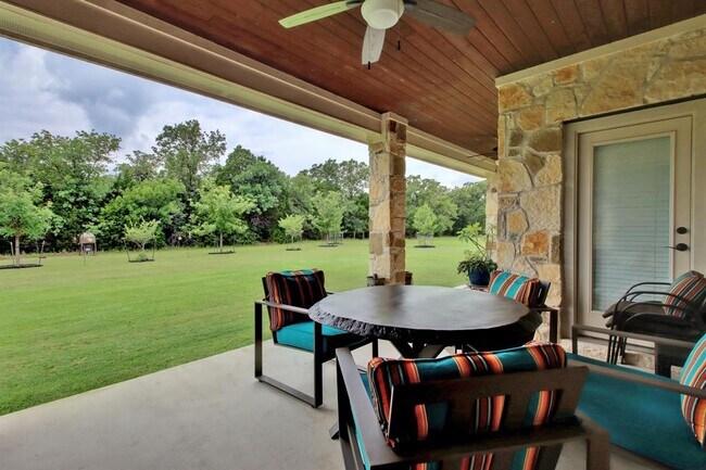 Building Photo - 323 Chisholm Trail