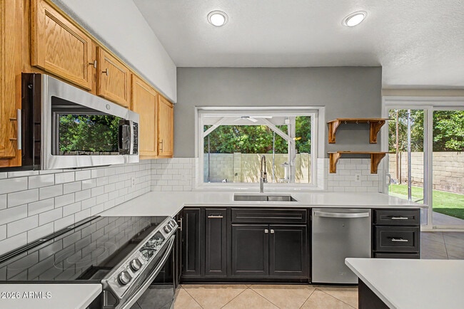 Building Photo - 842 W Sun Coast Dr