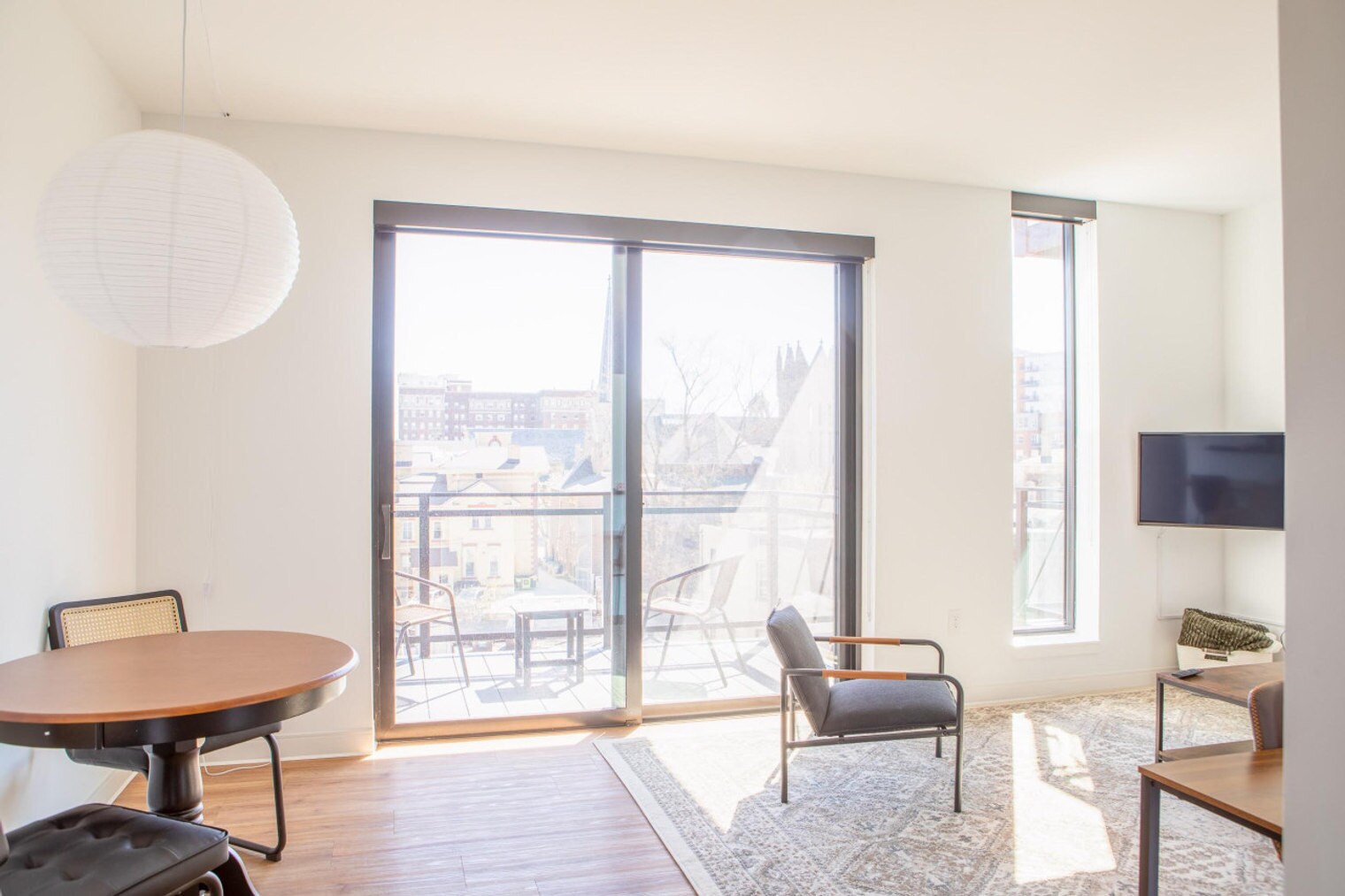 Building Photo - 1237 N Van Buren St