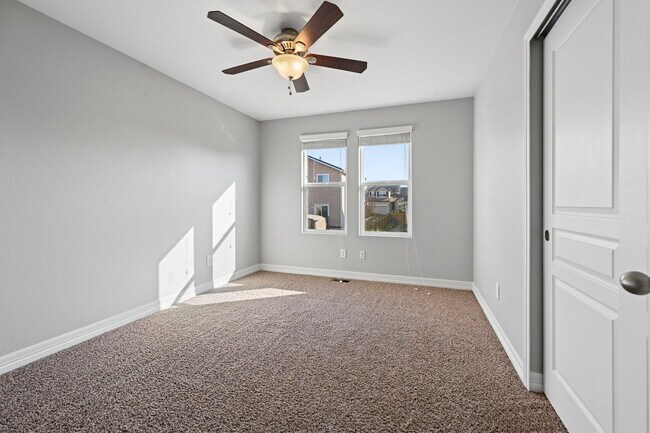Building Photo - 6914 Dusty Miller Way