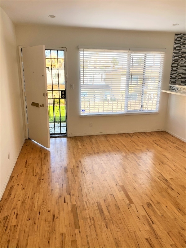 Building Photo - 1433 9th St