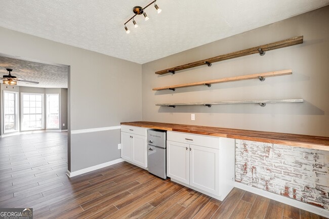 Building Photo - 130 Chastain Loop