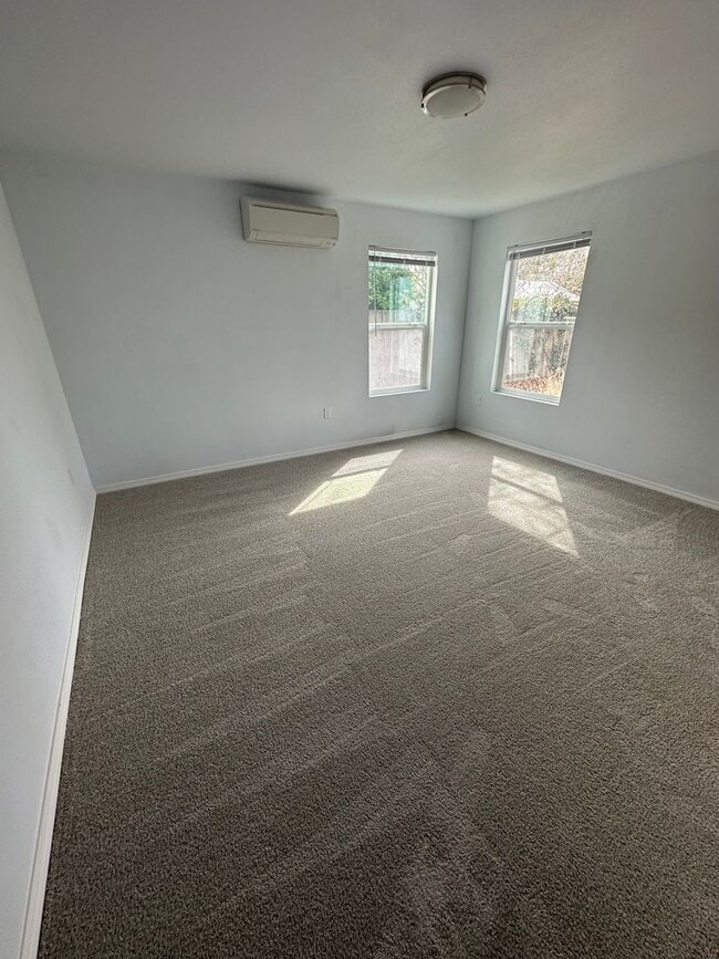 Building Photo - 3 Bed, 1 Bath Home for Rent-$1800