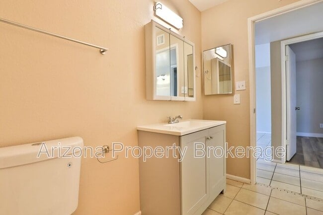 Building Photo - 1625 N Date