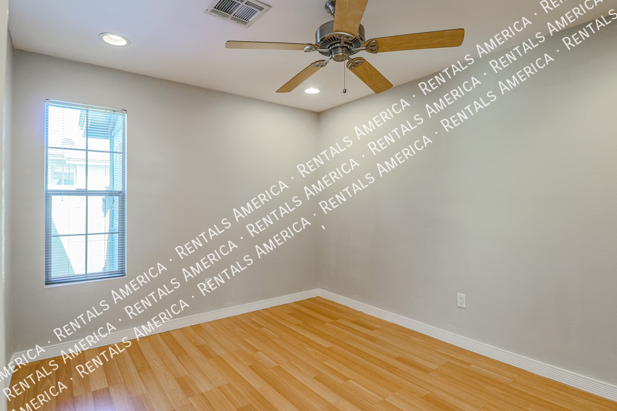 Building Photo - 1850 E Maryland Ave