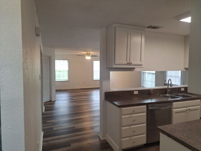 Building Photo - 2621 Lee Ave