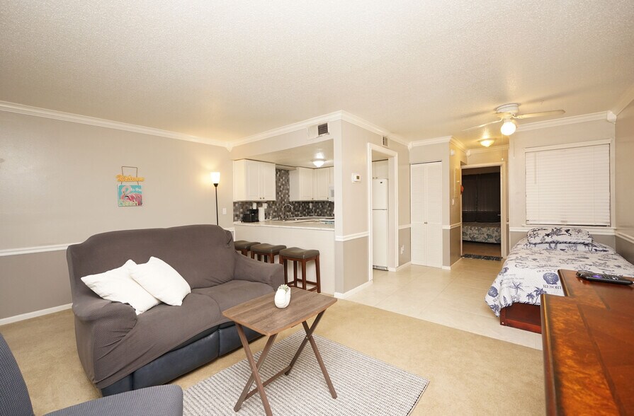 Building Photo - 308 Miracle Strip Pky SW