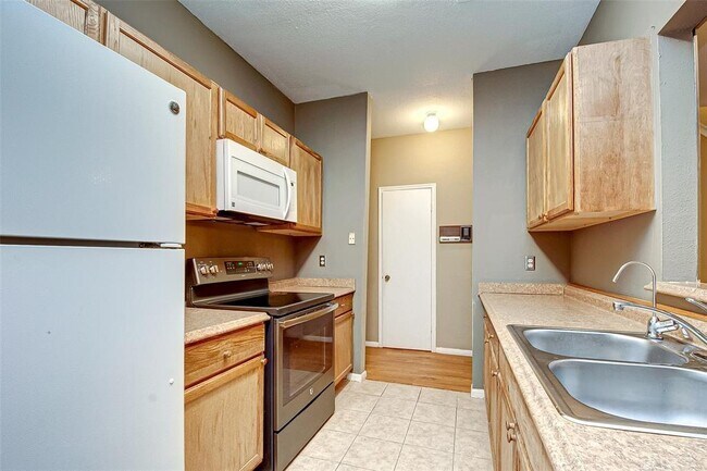 Building Photo - 6000 Reims Rd