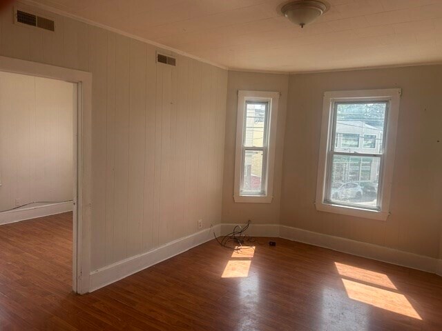 Building Photo - 754R Aiken Ave