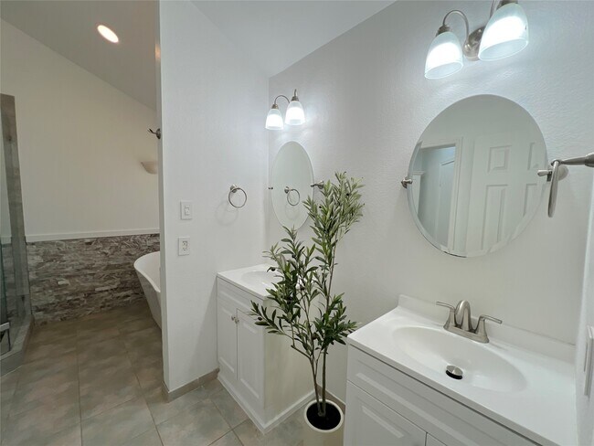 Building Photo - 22206 Silver Morning Ct