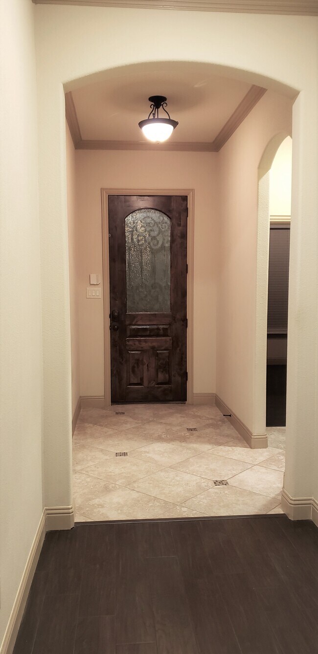 Building Photo - 1551 Trowbridge Cir