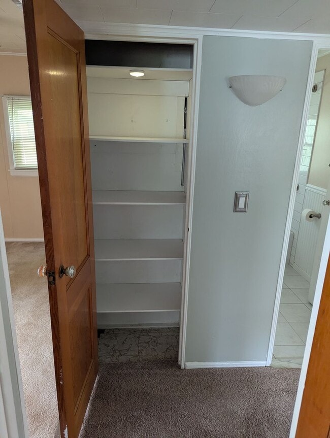 Building Photo - 3 Bedroom, 1 bath Single Family home for rent close to Uptown Kingston NY