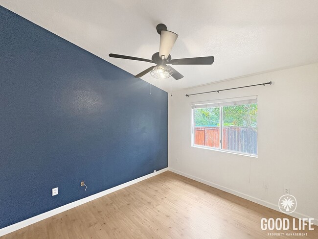 Building Photo - Inviting 2BD/1BA Gated Home in Vista with a 2 Car Garage, Private Yard & Community Amenities