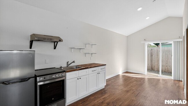 Building Photo - 1155 18th St NE