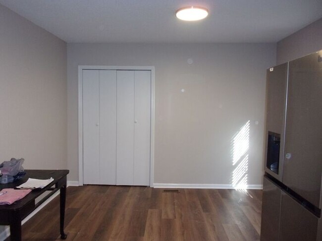 Building Photo - Beautifully Renovated 3 Bedroom 2 Bath Hom...