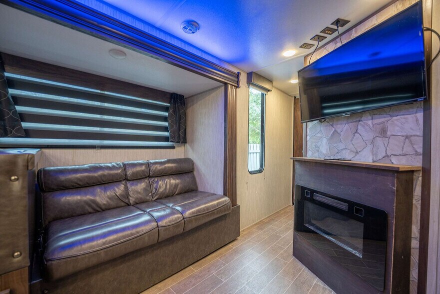 Building Photo - 1905 W St Louis St