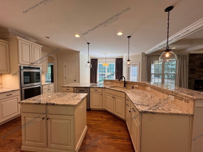 Building Photo - 3353 Cheswick Dr