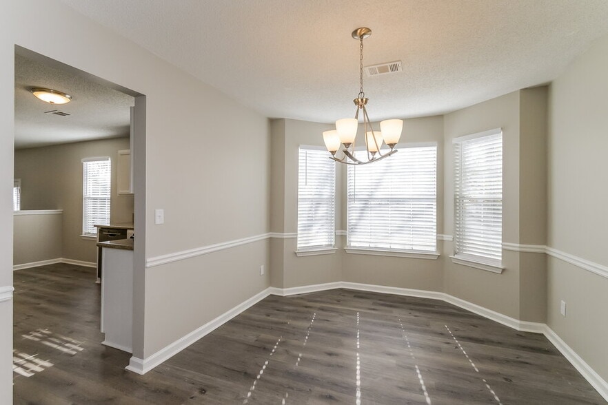 Building Photo - 2208 Glen Briar Way