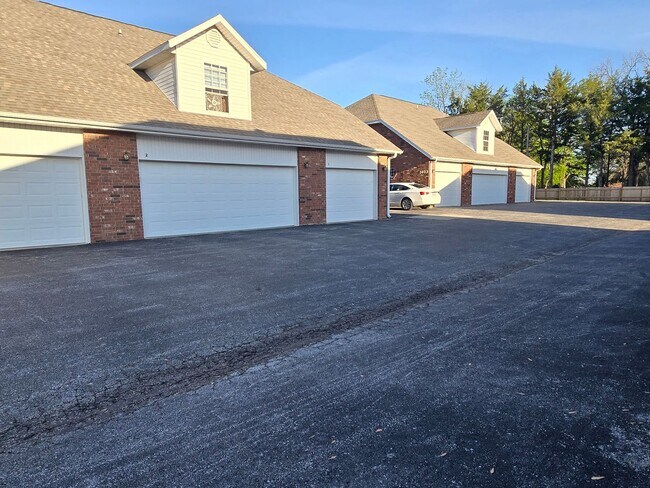 Building Photo - 1401 Frosty Dr