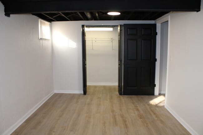 Building Photo - Spacious 5-bedroom, 2.5 full-bath home located in Shawnee, KS