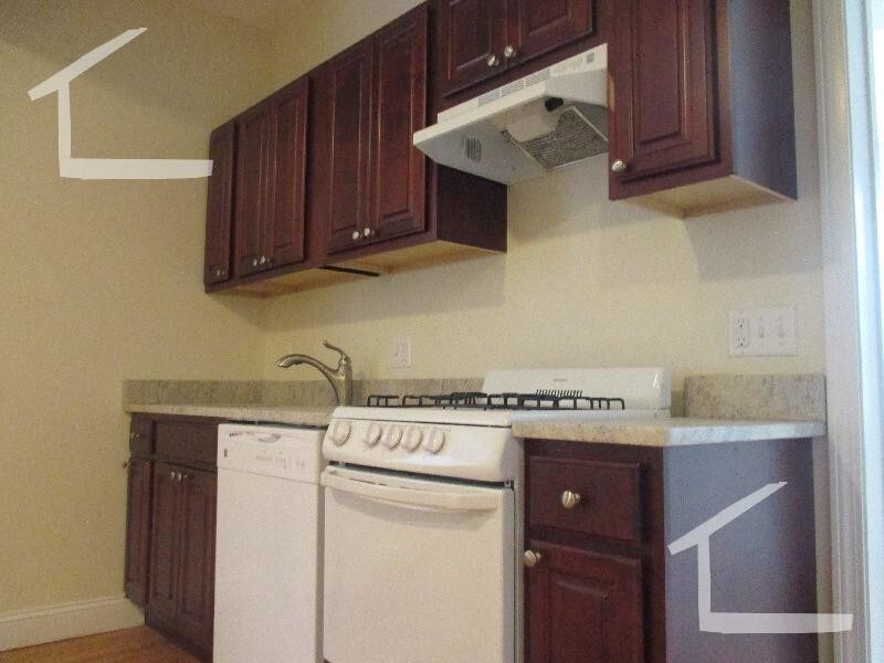 Building Photo - 84 Fenway