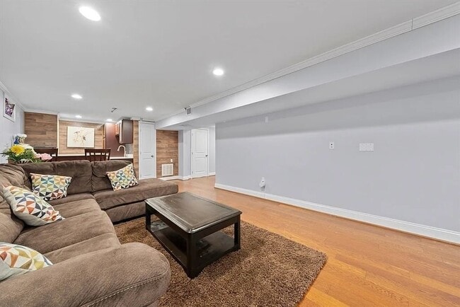 Building Photo - 172 Downing Dr