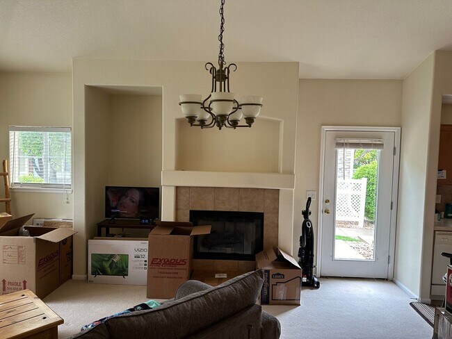 Building Photo - 2BD 2Bath with Office