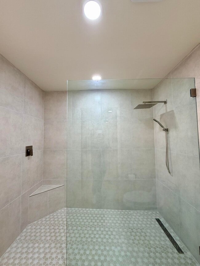 Building Photo - 1496 E Luna Way