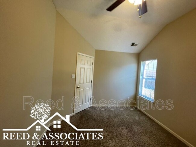 Building Photo - 6823 Meadow Chase Ln