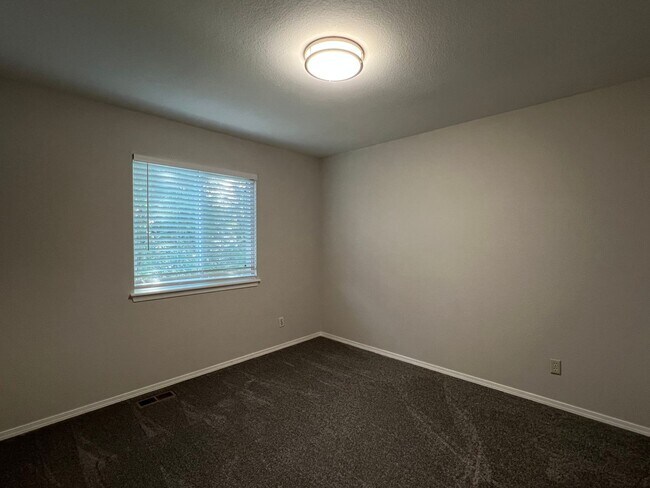 Building Photo - Spacious 4 Bedroom House in Firestone Avilable August!
