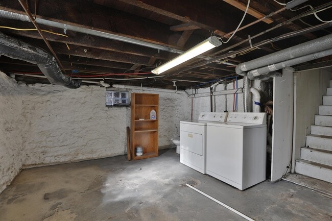 Building Photo - 476 Zimpfer St